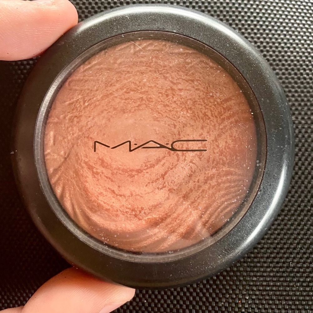 MAC “fairly precious” extra dimension skinfinish